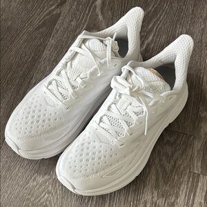 HOKA Clifton 9 Sneakers